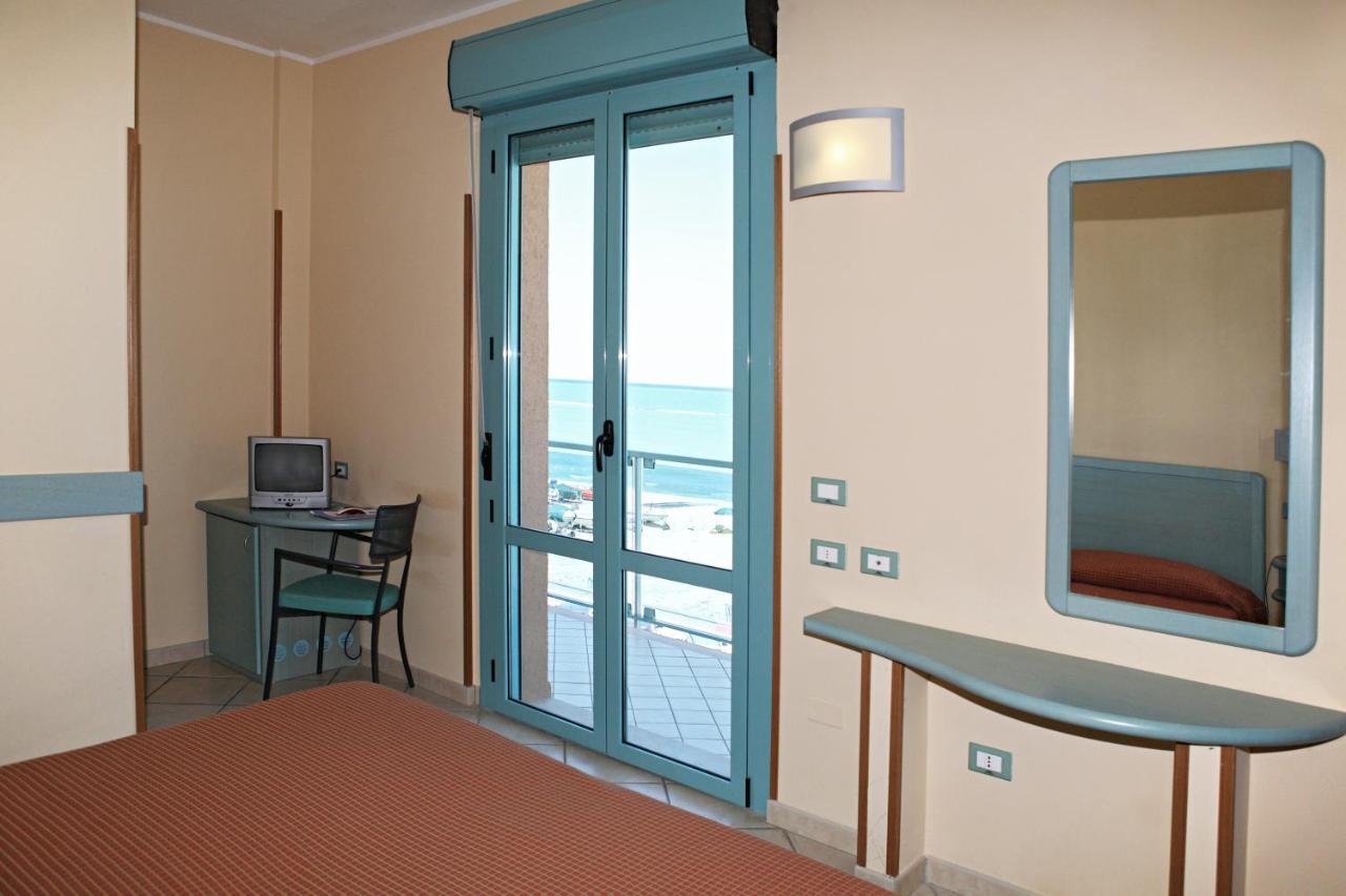 Abbazia Club Hotel Marotta Habitación foto